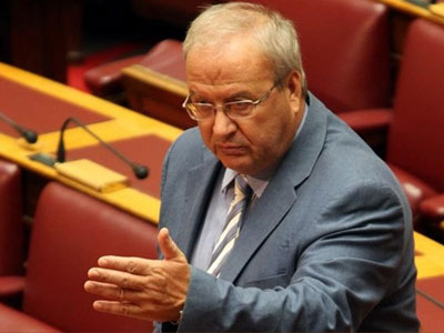 O Aναπληρωτής Υπουργός έβρισε δημοσιογράφο στη Βουλή