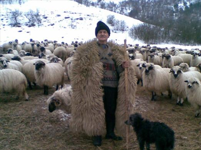 Άνεργος στα 95 με 70 χρόνια προϋπηρεσίας!