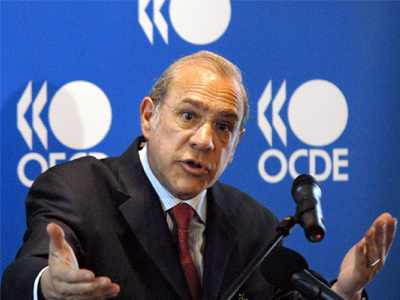 Γκουρία: «Μην λέτε στην Ελλάδα πώς θα βγει από το ευρώ»