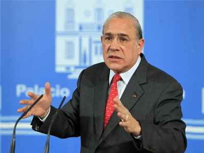 ΟΟΣΑ: «Μειώστε κι άλλο τους μισθούς»