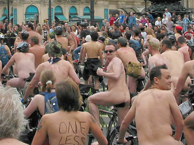 Γυμνή ποδηλατοδρομία στη Θεσσαλονίκη