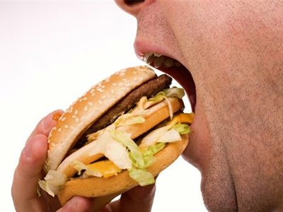 Τα λιπαρά φαγητά προκαλούν κατάθλιψη