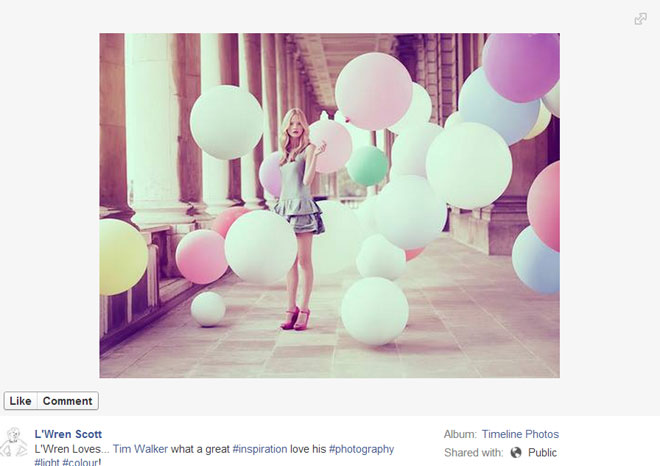 Μία ώρα πριν βρεθεί νεκρή η σχεδιάστρια, οι αναρτήσεις της σε Twitter και Facebook δεν προμήνυαν τίποτε από αυτό που θα ακολουθούσε. Σημειώνεται ότι συνήθως τους λογαριασμούς των celebrities χειρίζονται είτε μέλη του fan club τους είτε υπάλληλοι τους. Για την ιστορία, η ανάρτησή της αφορούσε φωτογραφία του Tim Walker, την οποία χαρακτήρισε ως πηγή έμπνευσης