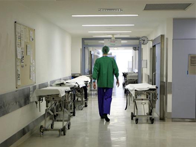 Κόβεται η δωρεάν περίθαλψη σε παράνομους μετανάστες