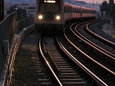 Έχασε τη ζωή του από ηλεκτροπληξία νεαρός στον σταθμό «Αγία Ειρήνη» Έχασε τη ζωή του από ηλεκτροπληξία νεαρός στον σταθμό «Αγία Ειρήνη»