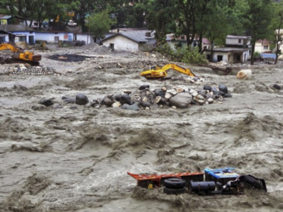 Ινδία: Περίπου 1.000 νεκροί από τις πλημμύρες