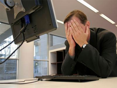 Λήγουν 42 κλαδικές συμβάσεις εργασίας – «Ψαλίδι» στις αποδοχές 600.000 υπαλλήλων