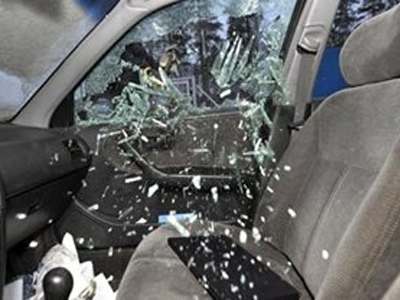 Έσπασαν πάλι το αυτοκίνητο του βουλευτή