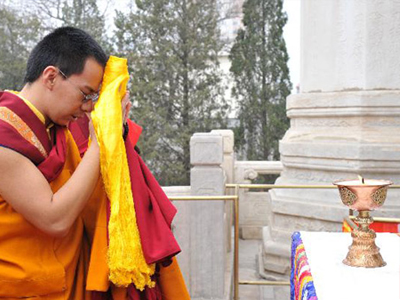 Κινέζοι αστυνομικοί ξυλοκόπησαν φλεγόμενο Θιβετιανό