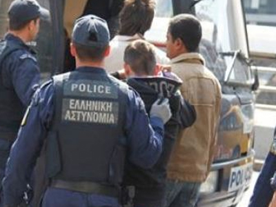 «Ξένιος Ζευς»: Συνεχίζονται οι συλλήψεις στο κέντρο της Αθήνας