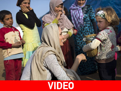 Λίβανος: Σε καταυλισμό προσφύγων η Αντζελίνα Τζολί Λίβανος: Σε καταυλισμό προσφύγων η Αντζελίνα Τζολί