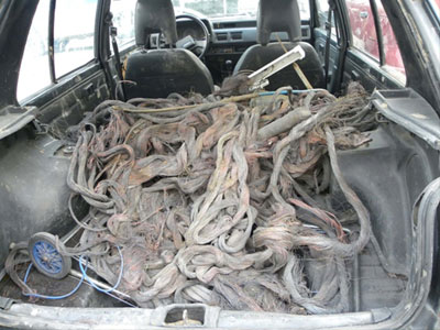 Στο αυτοκίνητο μετέφεραν κλεμμένα καλώδια της ΔΕΗ