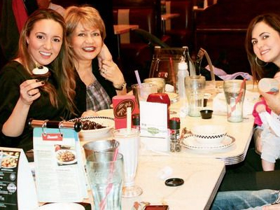 Τα συγκινητικά γενέθλια της Καλομοίρας