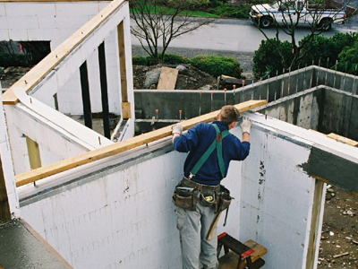 Πήραν μέχρι και τα καλούπια από οικοδομή