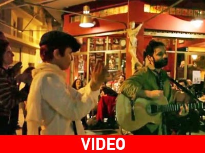 Έκαναν… καντάδα στον Γερουλάνο