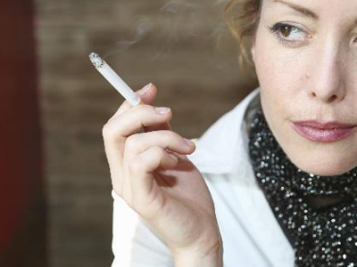 Οι καπνίστριες ενημερώνονται συχνότερα για τον καρκίνο του τραχήλου της μήτρας