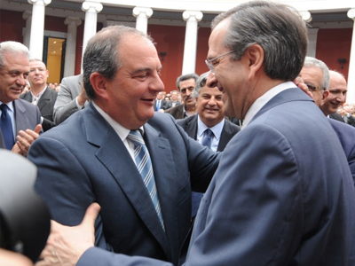 Σπάνια παρέμβαση Καραμανλή στηρίζει Σαμαρά