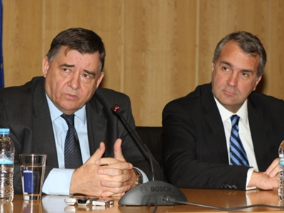 Πάει η κουμπαριά στον… βρόντο