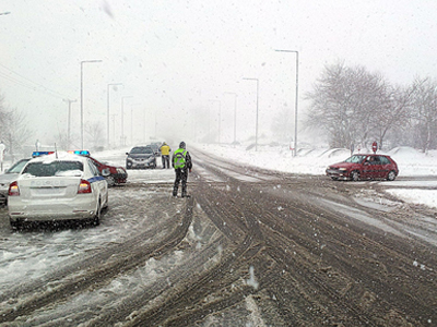 Σημαντικά προβλήματα στο Καρπενήσι από τη χιονόπτωση