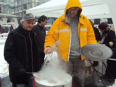 Διαμαρτυρία με φασολάδα και ελιές στην Κατερίνη
