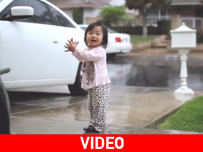 Να πώς πρέπει να είναι η πρώτη εμπειρία στη βροχή