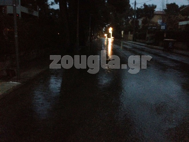 Έντονη βροχόπτωση στην Κηφισιά νωρίς το πρωί (7.00))