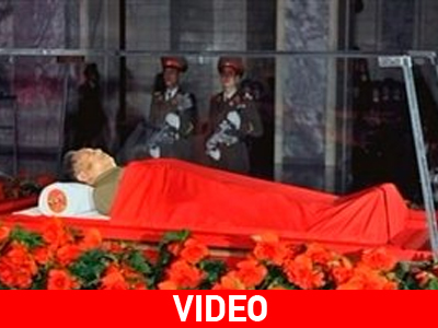 Οι πρώτες εικόνες από τη σορό του Κιμ Γιονγκ Ιλ Οι πρώτες εικόνες από τη σορό του Κιμ Γιονγκ Ιλ