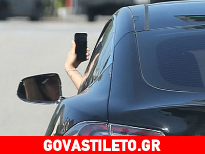 Η εγκυμονούσα Mila Kunis έβγαζε selfies ενώ οδηγούσε!