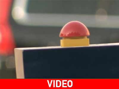 Το μυστηριώδες κόκκινο κουμπί