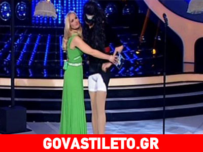 Ο Γιάννης Σαββιδάκης μάς έδειξε τον κορσέ του