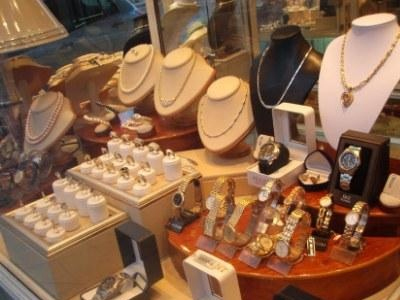 Διέρρηξαν κοσμηματοπωλείο στον Χολαργό