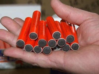 Είχε στην κατοχή του 1.243 κροτίδες