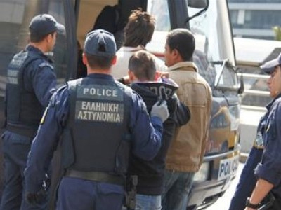 Περισσότερες από 200 προσαγωγές μεταναστών στην Πάτρα