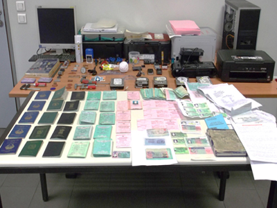 Εντοπίστηκε εργαστήριο κατασκευής πλαστών εγγράφων