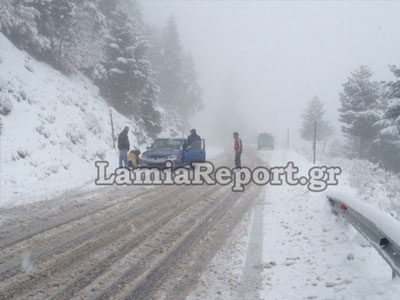 Χιονίζει στην Ευρυτανία – Πού χρειαζόνται αλυσίδες