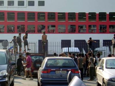 Συλλήψεις διακινητών και μεταναστών στην Πάτρα