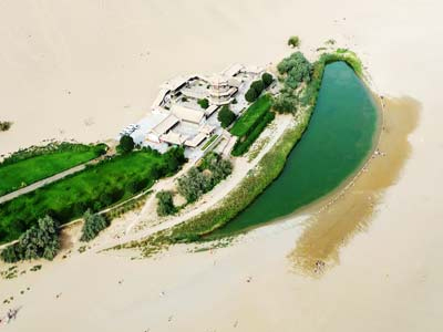 Λίμνη σε σχήμα… φεγγαριού!