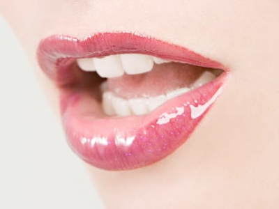 Ένα lip gloss ή μία αισθητική επέμβαση για σαρκώδη χείλη;