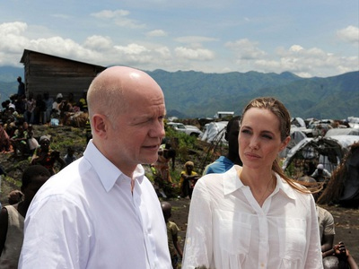 Η Τζολί στο Κονγκό ενάντια στη σεξουαλική βία των γυναικών