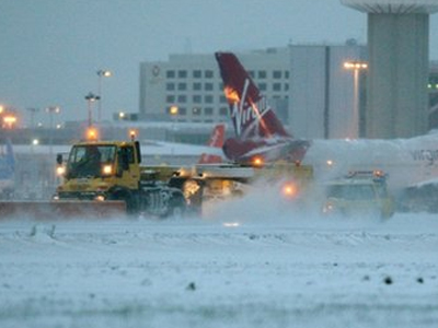 Βρετανία: Ακυρώθηκαν πτήσεις λόγω των ισχυρών χιονοπτώσεων