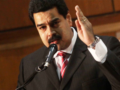 Ο Μαδούρο ανακάλεσε τον πρέσβη του από το Κάιρο