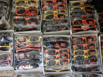 Εντοπίστηκε αποθήκη με προϊόντα – «μαϊμού» στα Πετράλωνα