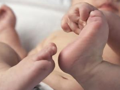 Εύβοια: Βρέφος δίνει μάχη για τη ζωή του