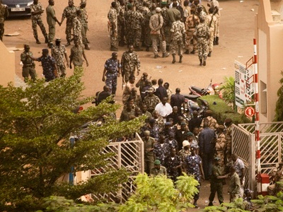 «Εγκαταλείψτε το Μάλι»