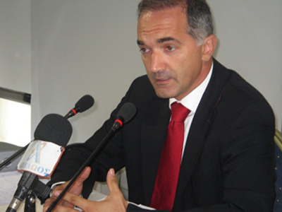 Ούτε για κλητήρας κάνει ο Σαλμάς