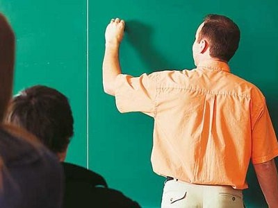 Ηλεκτρονικό «φακέλωμα» των καθηγητών που παραδίδουν ιδιαίτερα