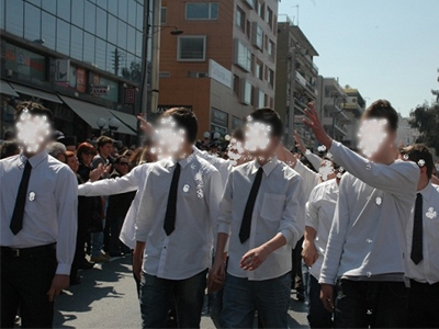 Οι μούντζες έφεραν αποβολές