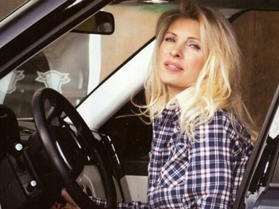 Πήγαν να συλλάβουν τη Μενεγάκη στην Εκάλη!