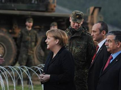 H Μέρκελ από την Τουρκία προειδοποιεί τη Συρία