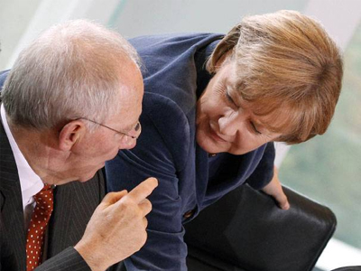 Η Μέρκελ προτείνει τον Σόιμπλε για διάδοχο του Γιούνκερ